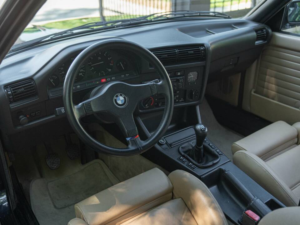 Image 30/50 of BMW 320i (1989)
