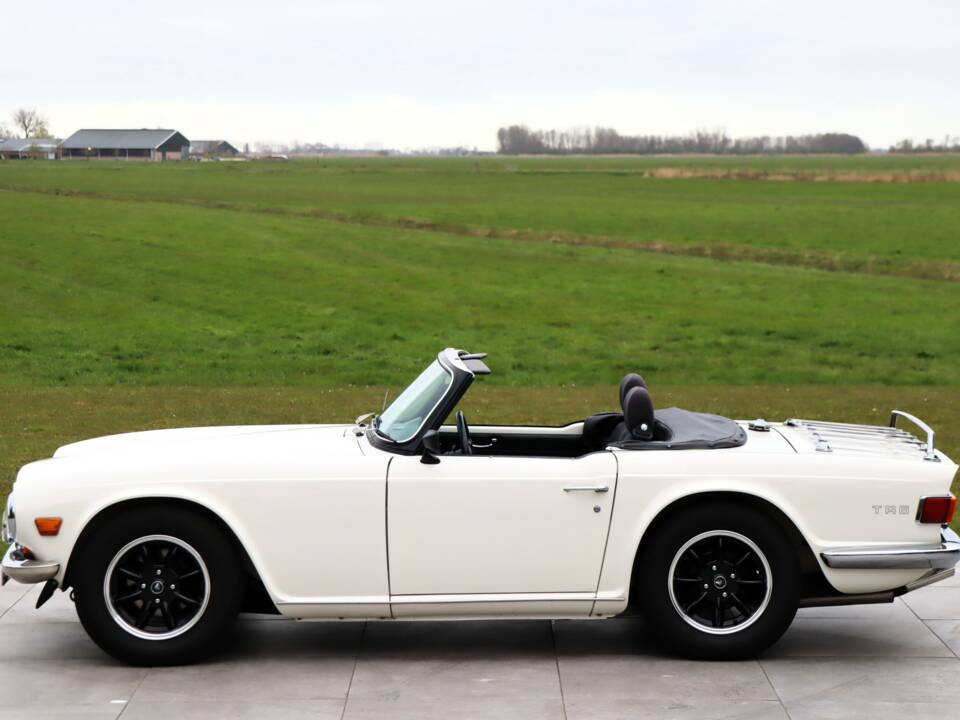 Image 14/50 de Triumph TR 6 (1970)