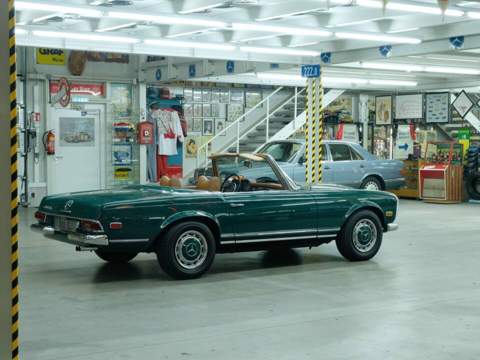 Image 13/50 de Mercedes-Benz 280 SL (1968)