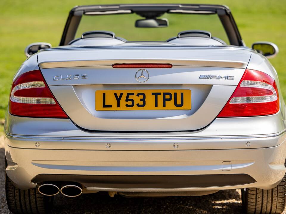 Image 32/50 of Mercedes-Benz CLK 55 AMG (2003)