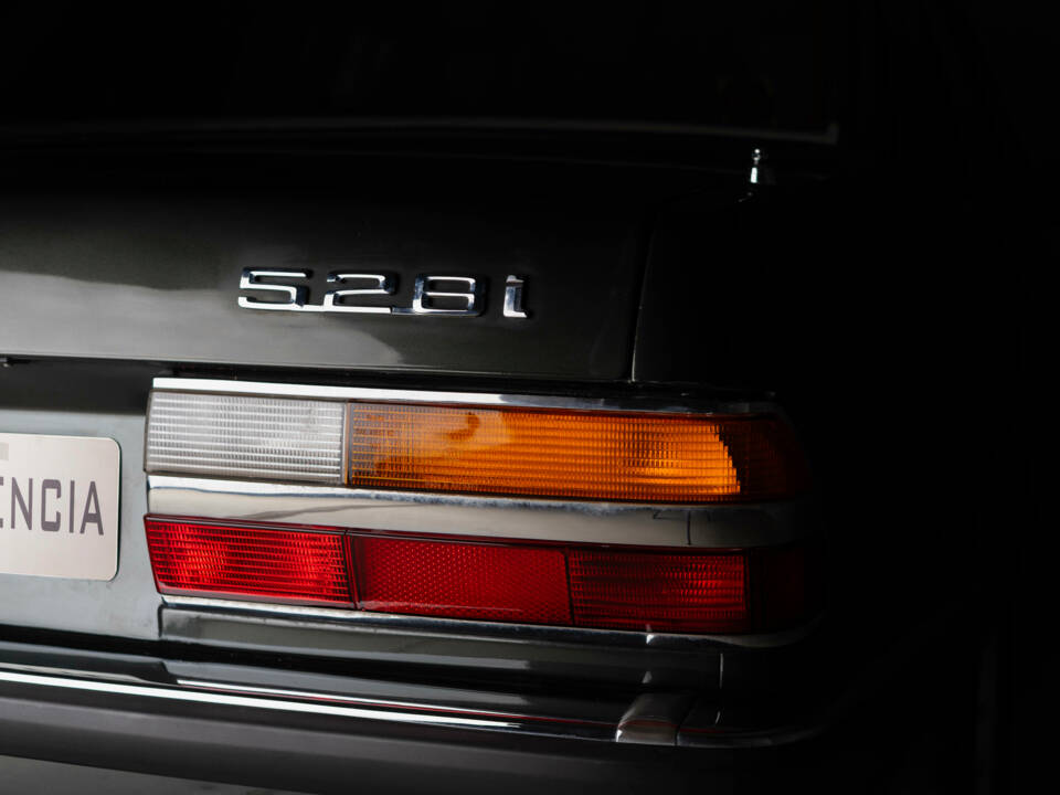 Immagine 32/43 di BMW 528i (1986)