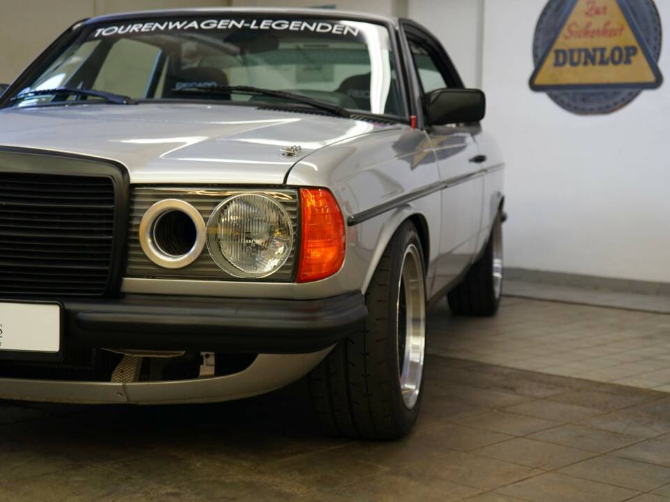 Immagine 7/40 di Mercedes-Benz 280 CE (1980)