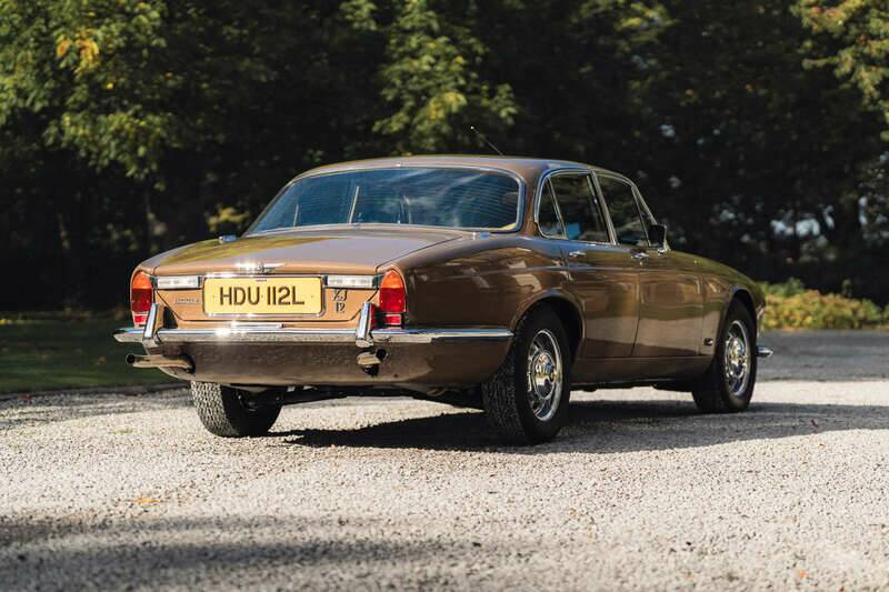 Image 4/50 of Jaguar XJ 12 (1972)
