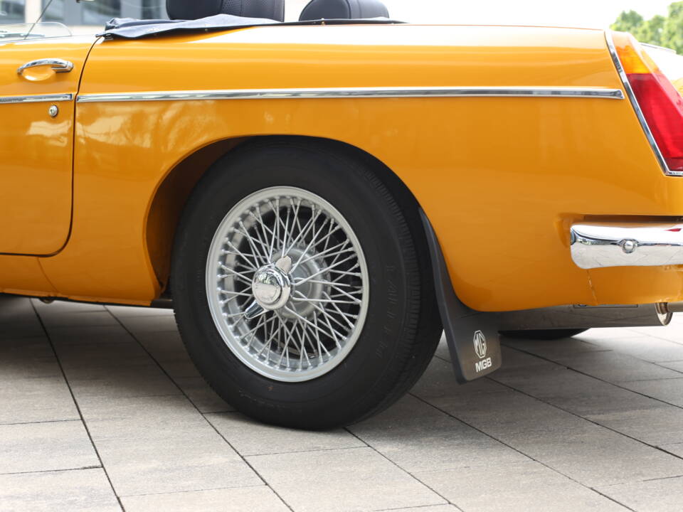 Image 24/53 of MG MGB (1973)