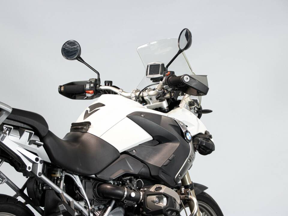Image 46/50 of BMW DUMMY (2010)