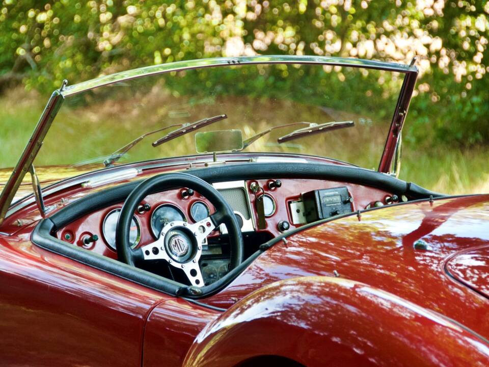 Imagen 9/18 de MG MGA 1600 (1962)