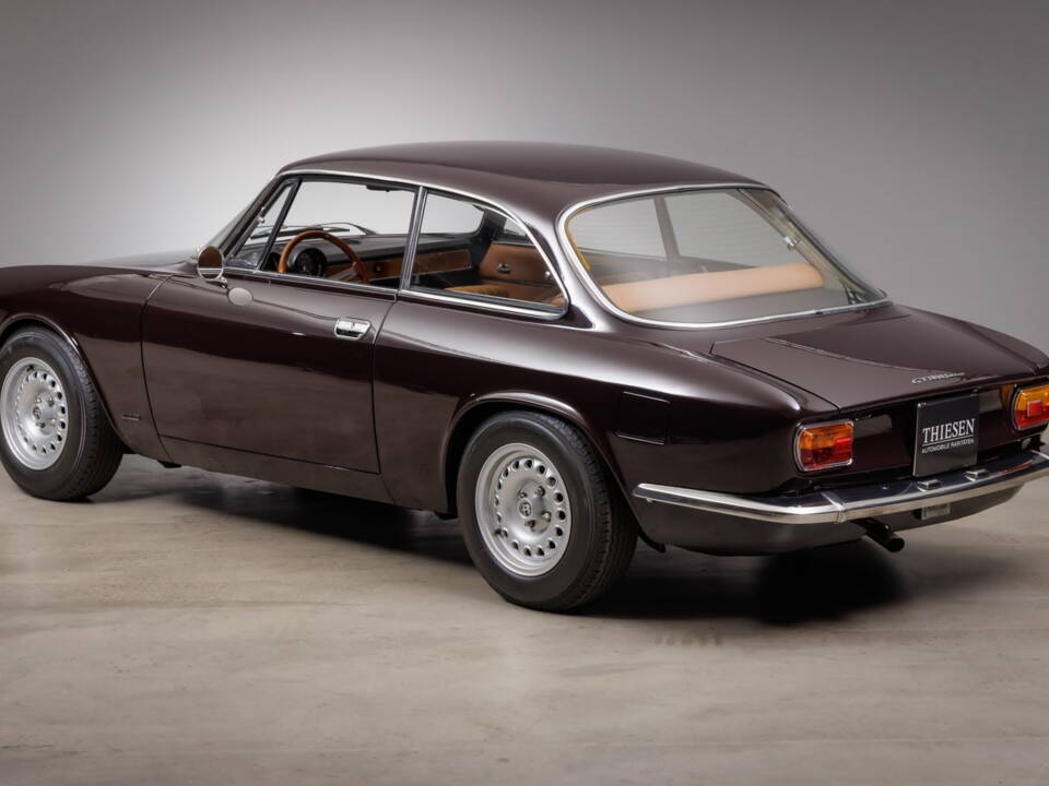 Image 10/35 of Alfa Romeo Giulia 1300 GT Junior (1973)