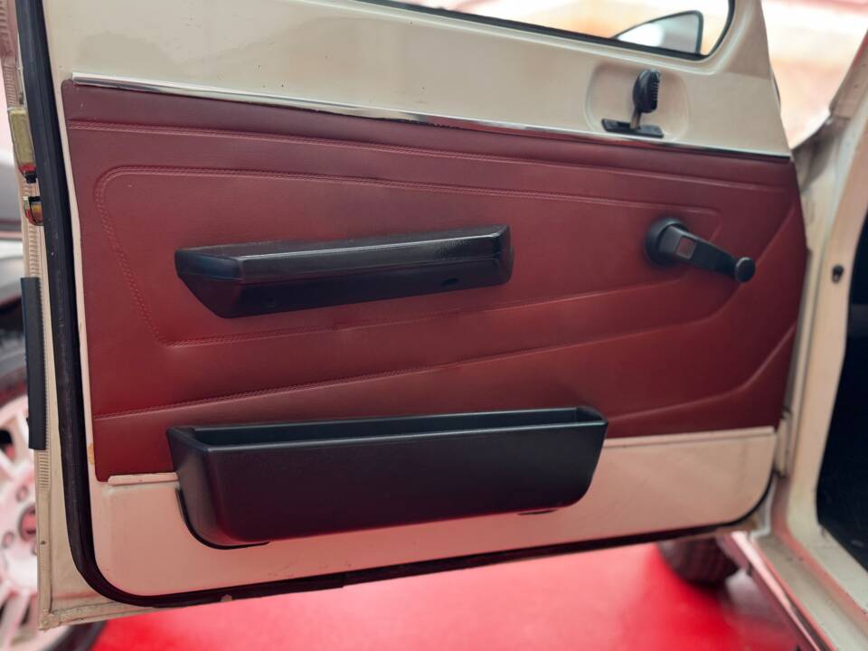 Image 17/19 of Renault R 6 GTL (1980)