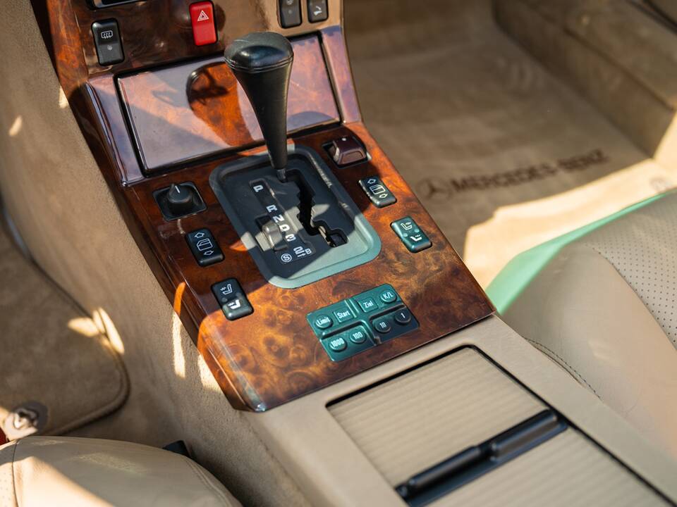 Image 35/44 de Mercedes-Benz 500 SL (1990)