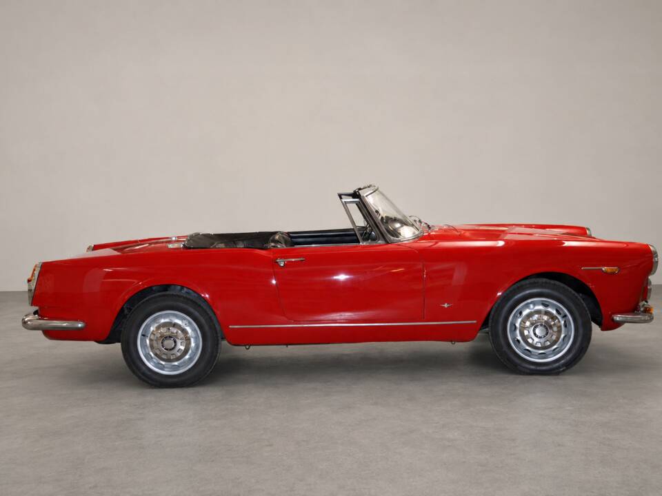 Image 4/31 of Alfa Romeo 2600 Spider (1964)