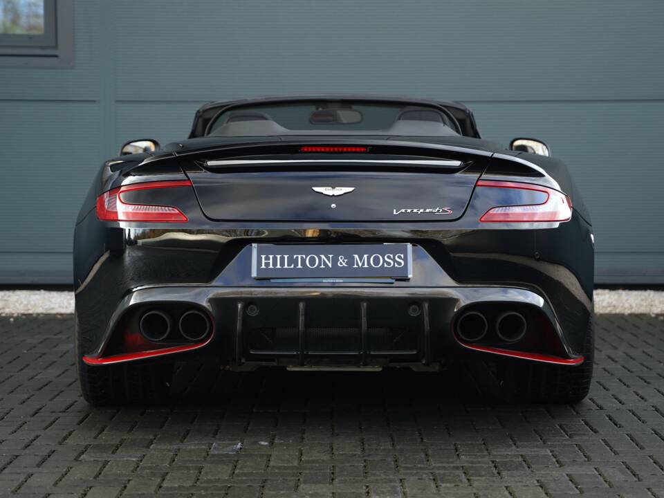 Image 8/50 of Aston Martin Vanquish S Volante (2018)