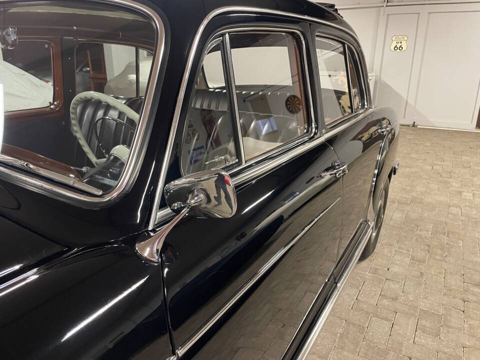 Image 22/24 of Mercedes-Benz 220 S (1958)