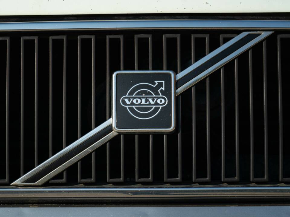 Immagine 25/43 di Volvo 240 GLE Injection (1989)