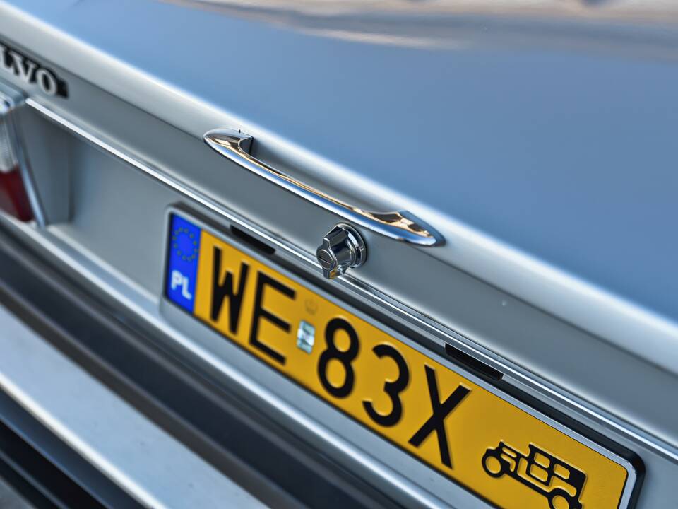 Image 13/38 de Volvo 244 DLS (1977)