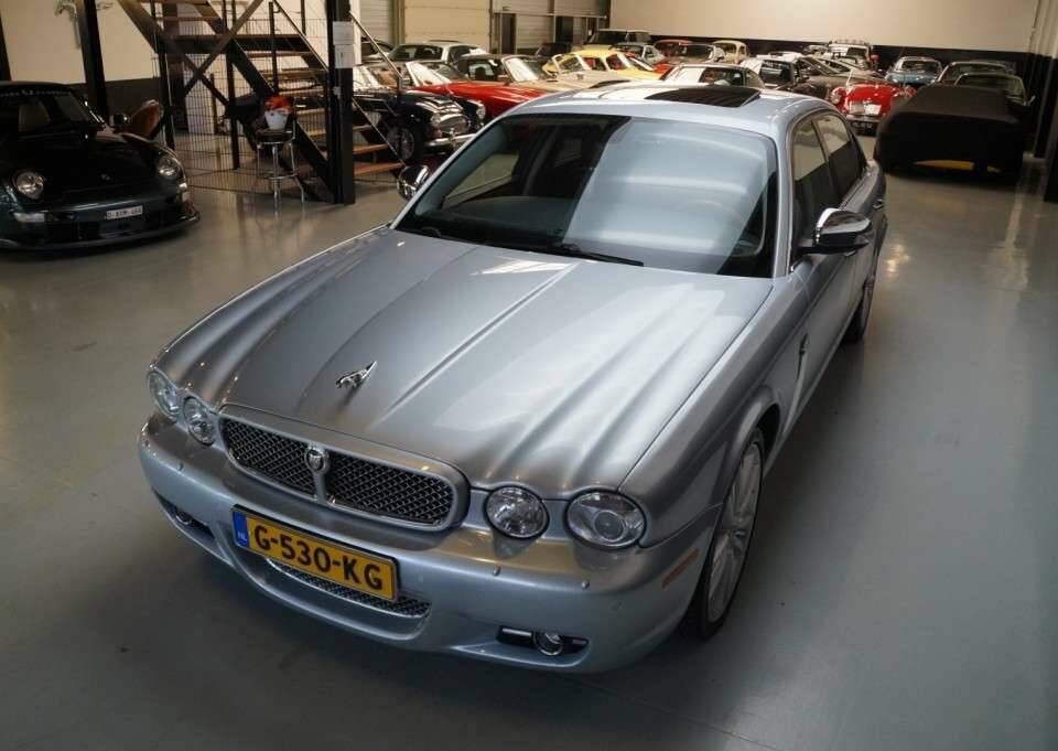 Image 38/50 of Jaguar XJ 8 4.2 (2007)