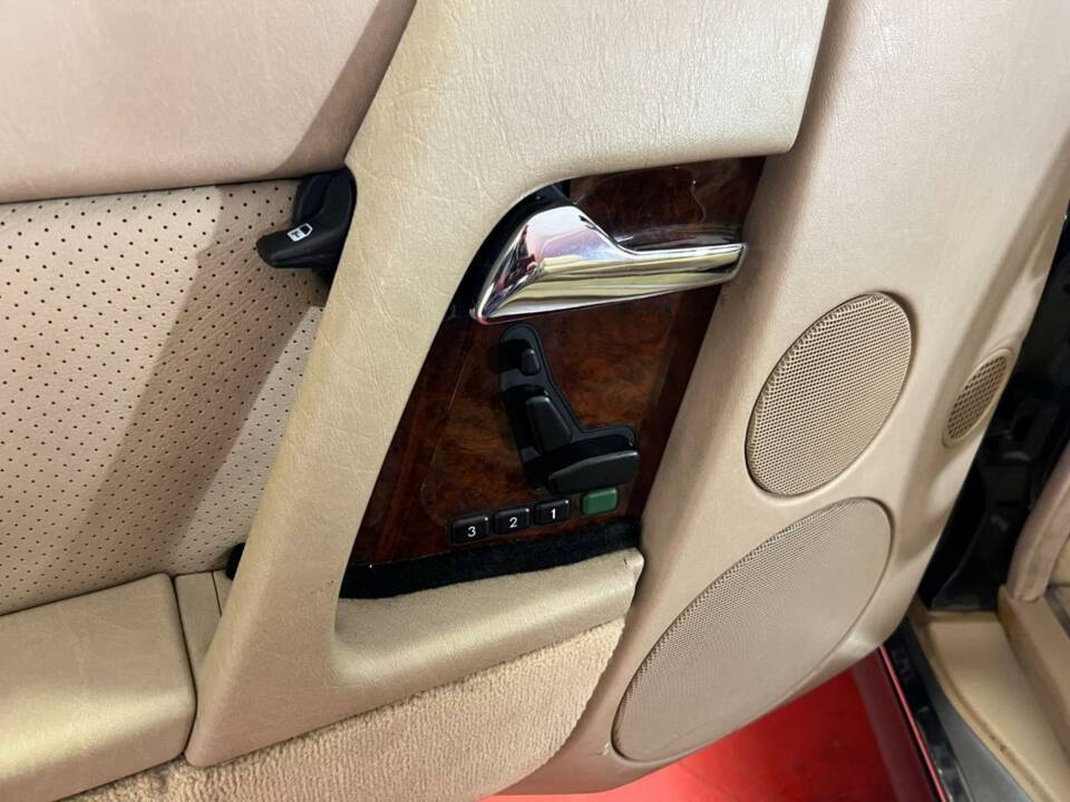 Image 30/48 of Mercedes-Benz 300 SL-24 (1992)