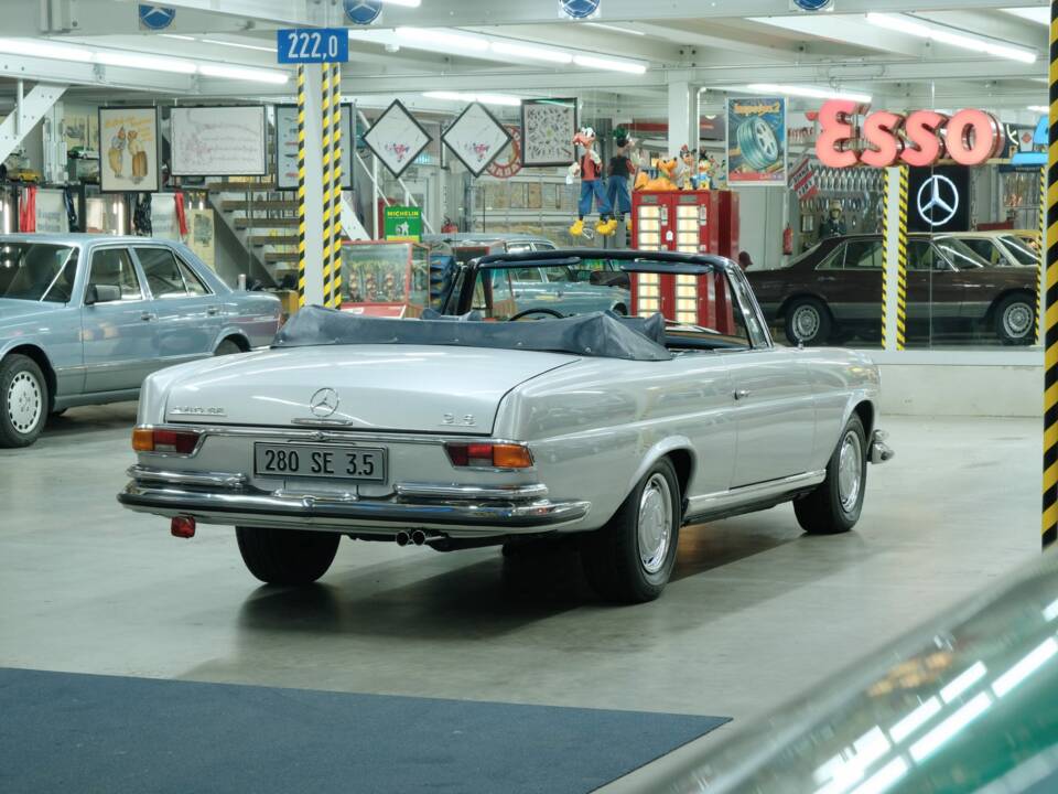 Image 10/50 of Mercedes-Benz 280 SE 3,5 (1970)