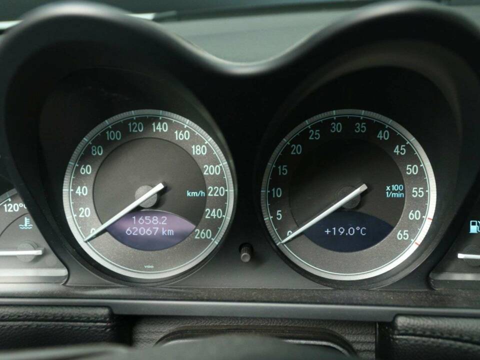 Immagine 16/30 di Mercedes-Benz SL 500 (2006)
