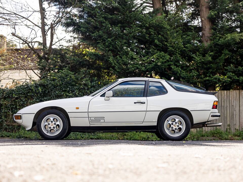 Image 2/50 de Porsche 924 S (1986)