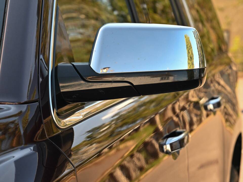 Image 50/50 of Chevrolet Suburban (2017)