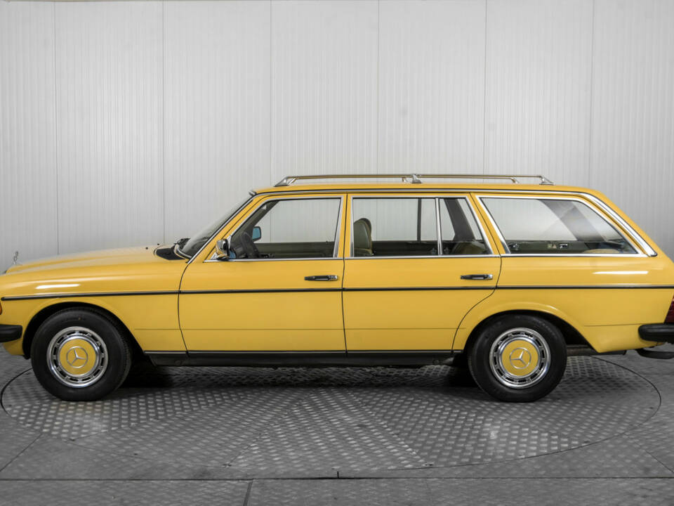 Image 9/50 of Mercedes-Benz 240 TD (1982)