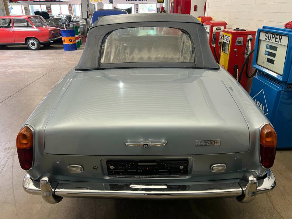 Image 14/20 of Rolls-Royce Corniche I (1974)