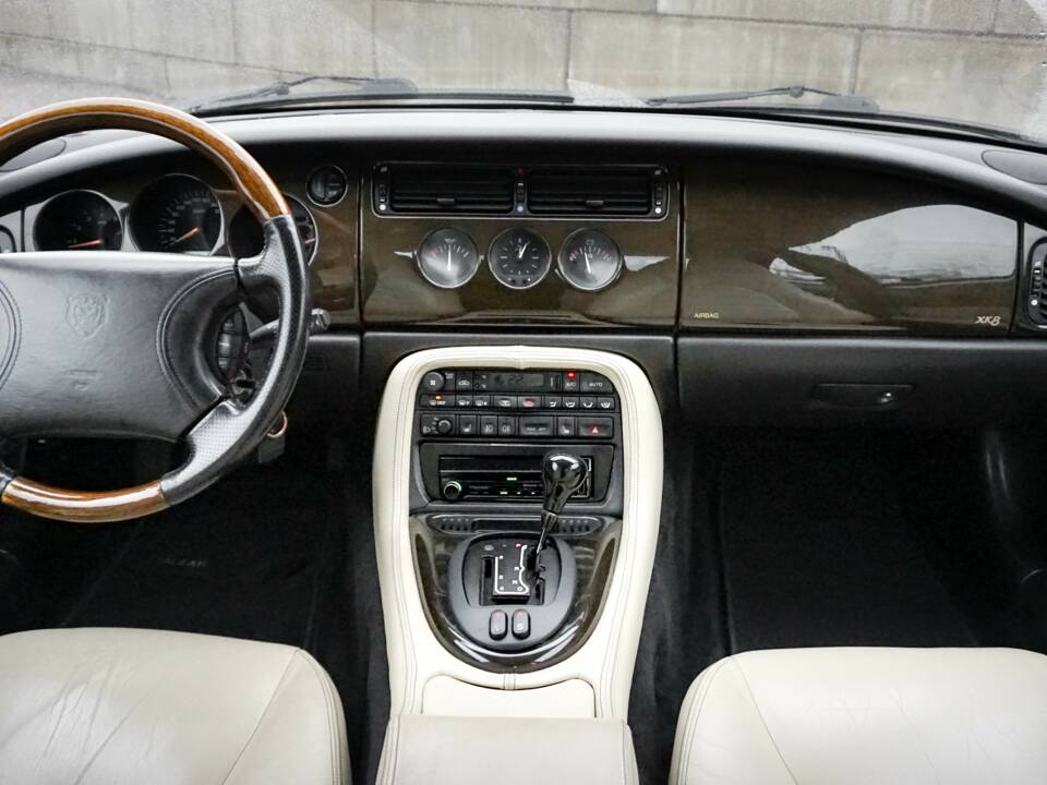 Immagine 33/38 di Jaguar XK8 4.0 (1996)