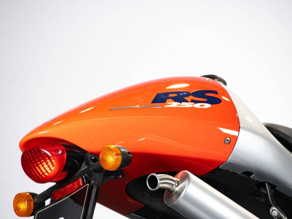 Image 33/50 of Aprilia RS 250 (1998)