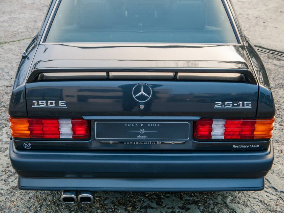Bild 17/32 von Mercedes-Benz 190 E 2.5-16V (1992)
