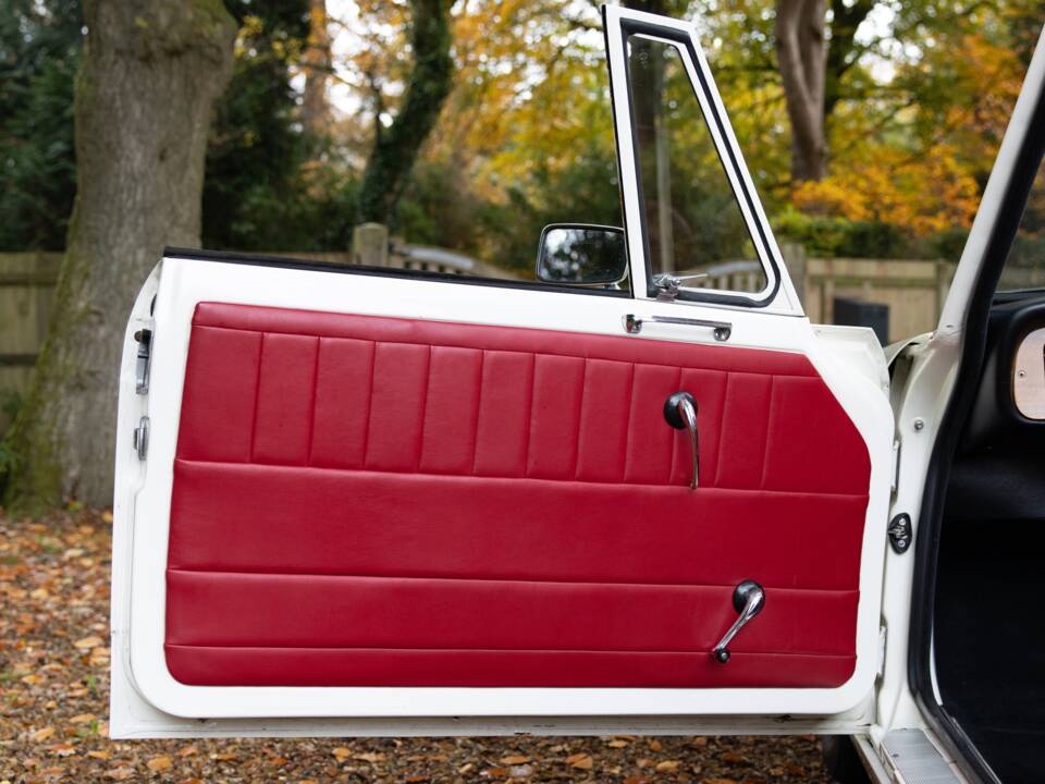 Image 12/50 of Triumph Herald 1200 (1967)