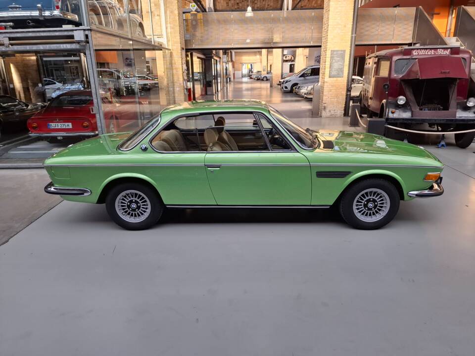 Image 3/43 of BMW 2,5 CS (1975)