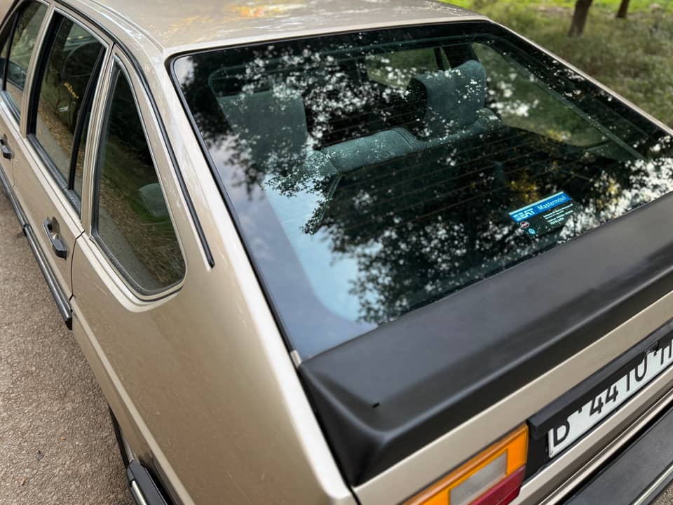 Image 16/57 of Volkswagen Passat 2.0 (1987)