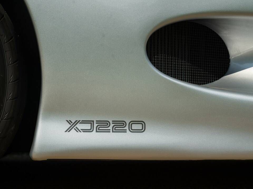 Image 32/50 of Jaguar XJ 220 (1993)