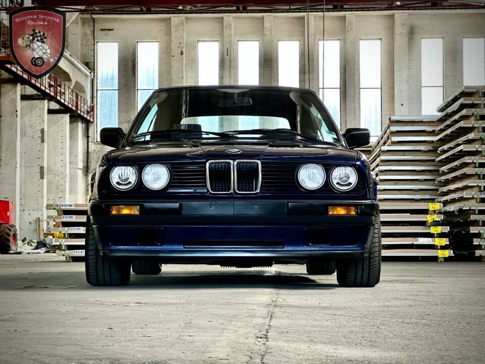 Immagine 4/86 di BMW 318i (1994)