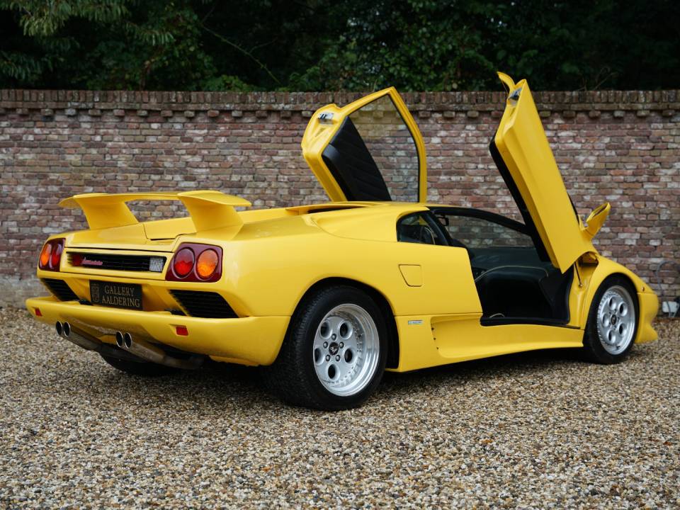 Image 30/50 of Lamborghini Diablo (1991)