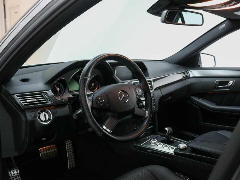 Bild 6/19 von Mercedes-Benz E 63 AMG (2009)