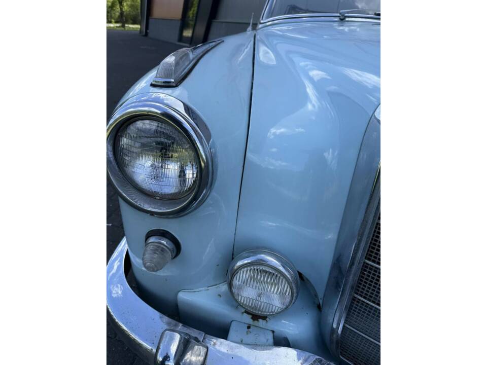 Afbeelding 31/50 van Mercedes-Benz 220 SE Cabriolet (1960)