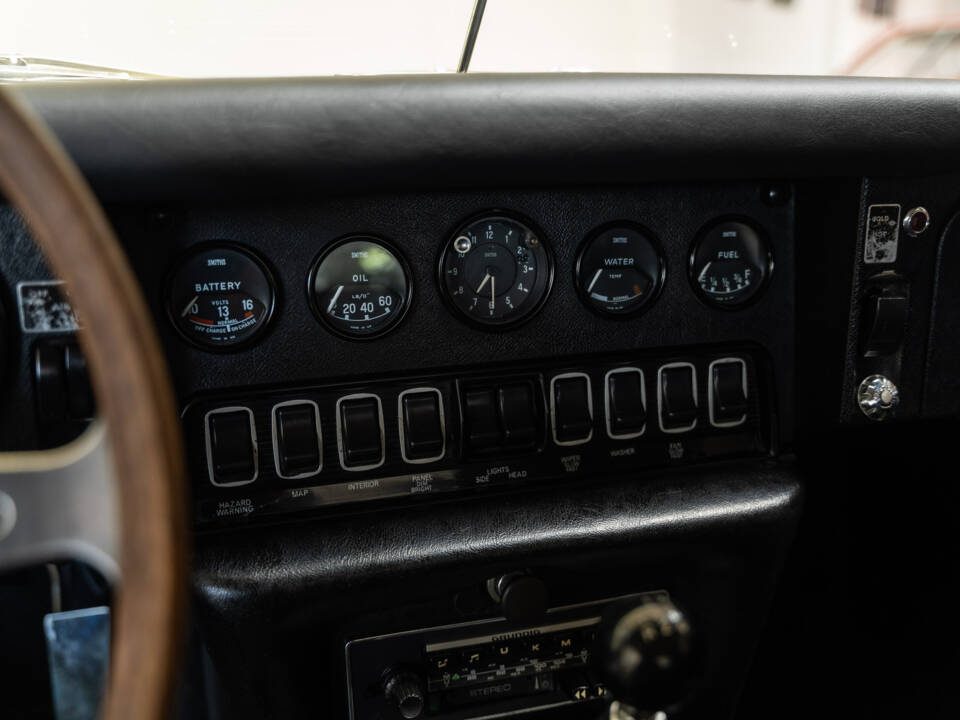 Immagine 27/32 di Jaguar E-Type (1969)