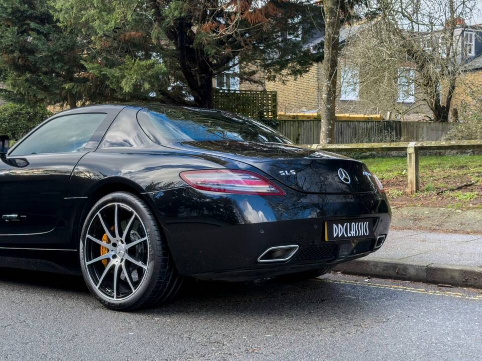 Bild 10/17 von Mercedes-Benz SLS AMG (2010)