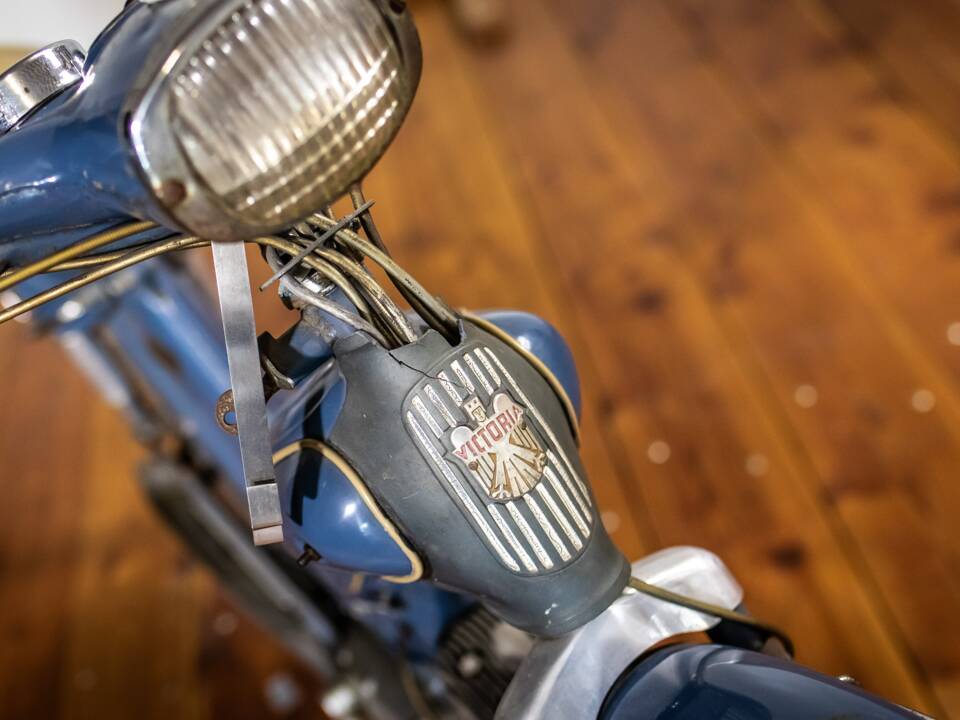 Image 4/18 de Victoria Vicky Luxus (1958)