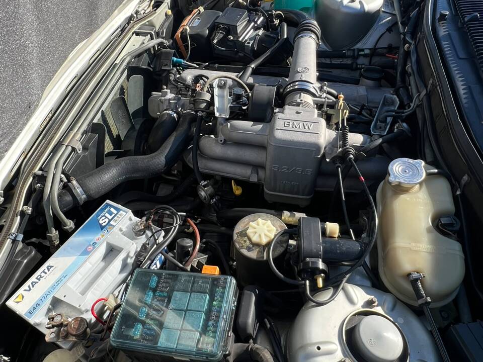 Image 15/36 of BMW 745i (1985)