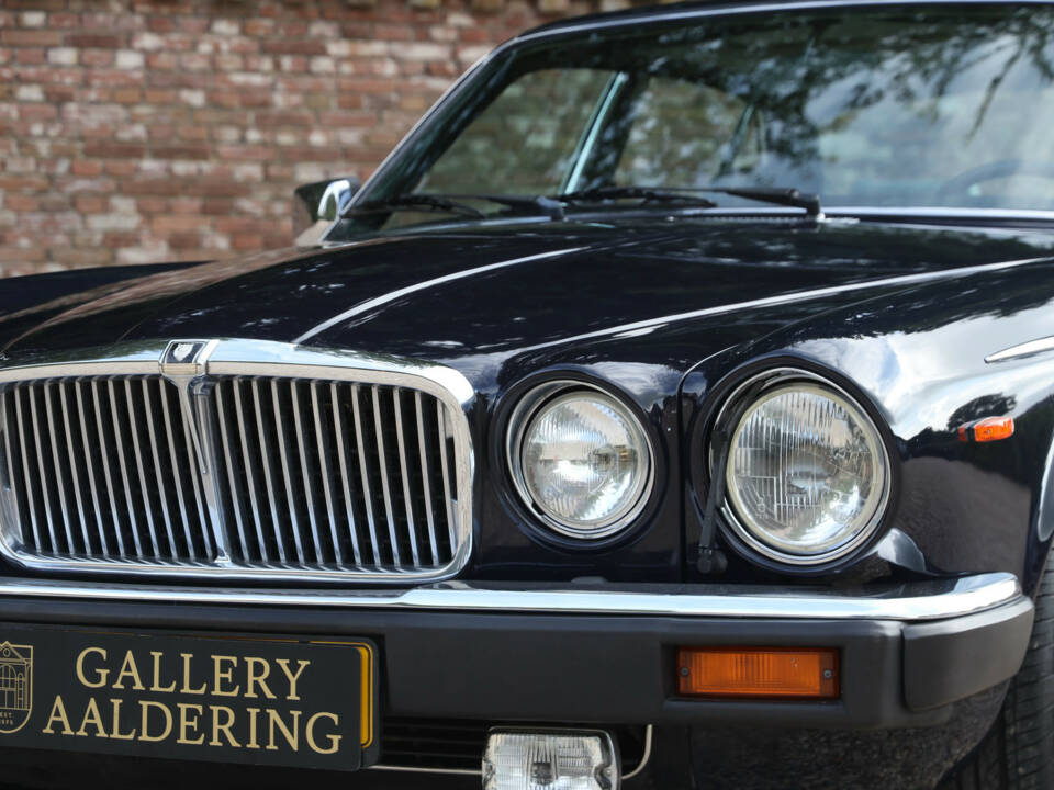 Imagen 20/50 de Jaguar XJ 12 (1985)