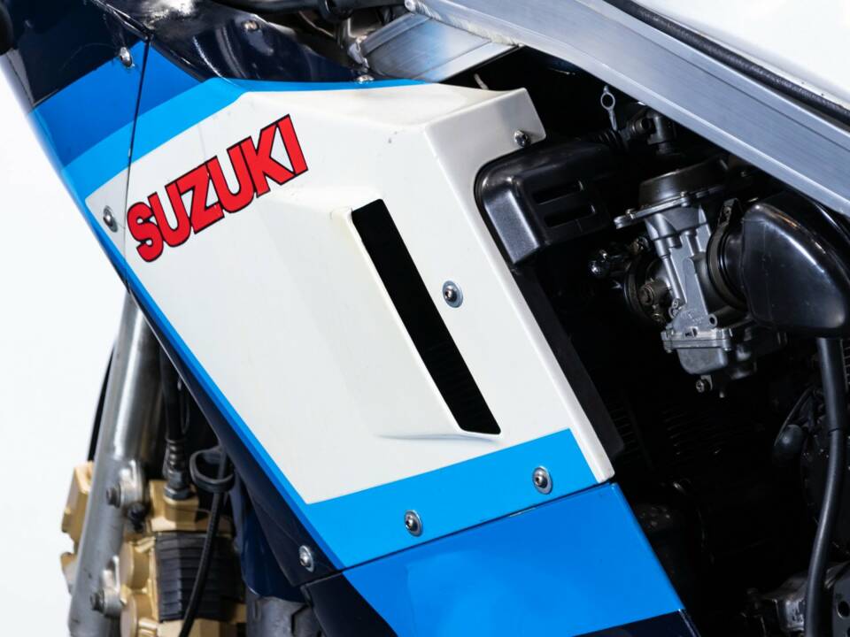 Bild 22/50 von Suzuki DUMMY (1986)