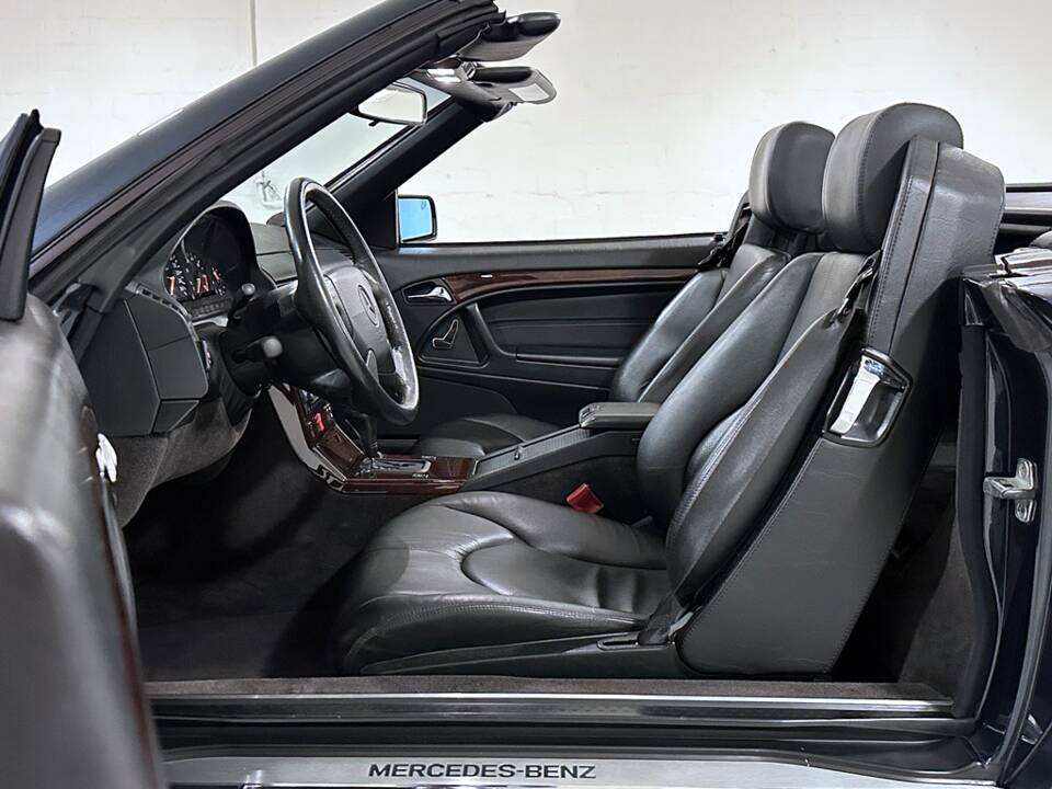 Bild 22/32 von Mercedes-Benz SL 500 (1997)