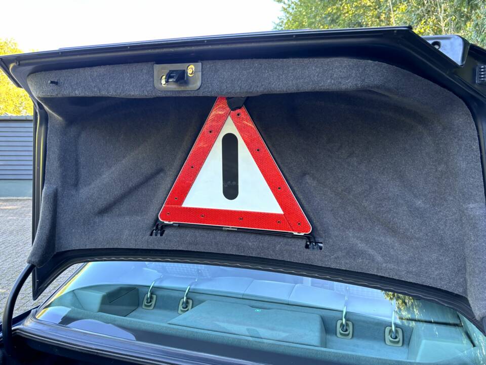 Bild 21/22 von Mercedes-Benz 500 E (1993)