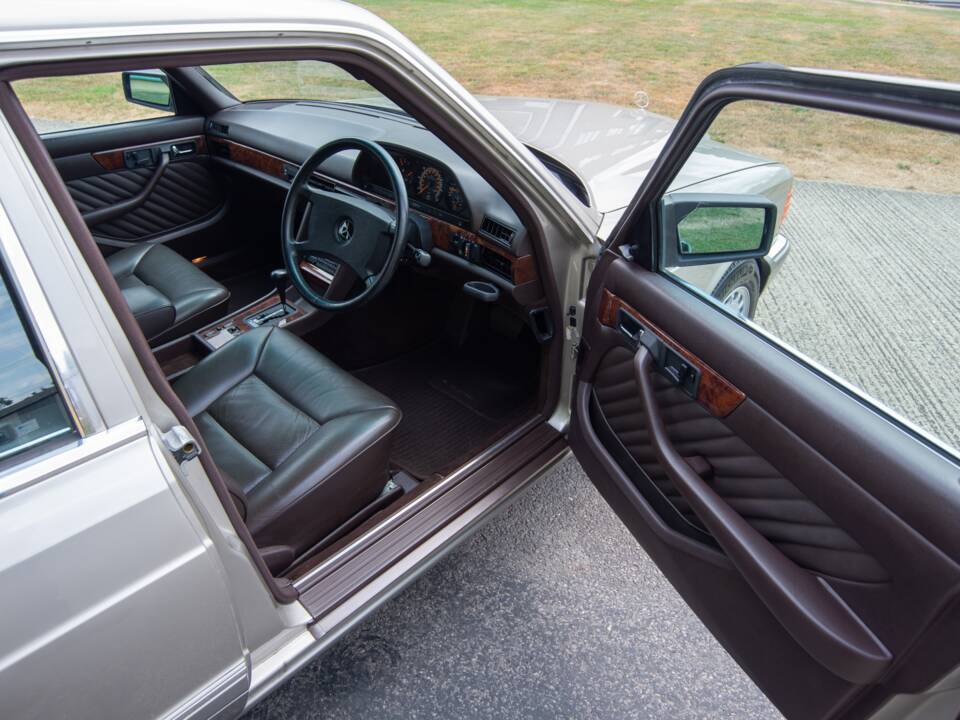 Bild 9/29 von Mercedes-Benz 300 SEL (1990)
