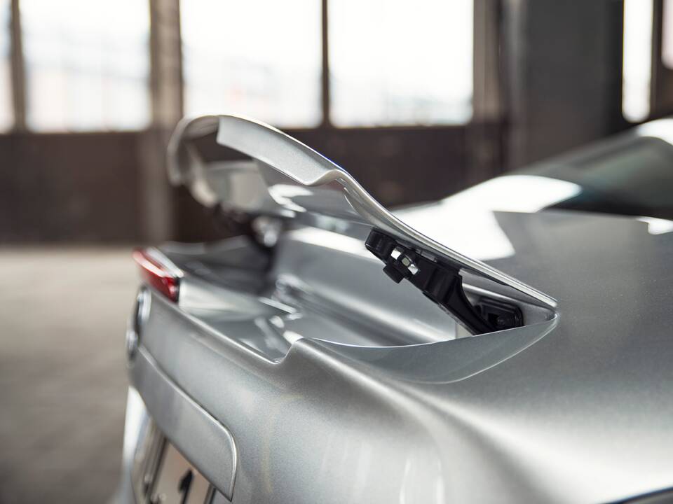 Image 51/61 of Mercedes-Benz SLR McLaren (2004)