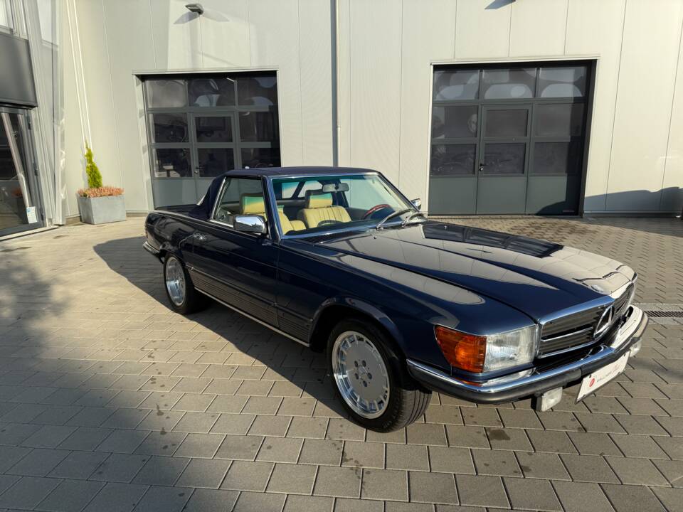 Image 3/30 of Mercedes-Benz 500 SL (1982)