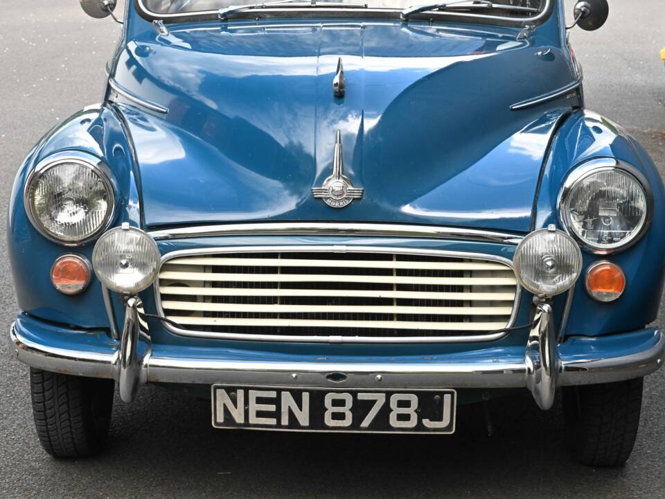 Image 20/37 of Morris Minor 1000 Traveller (1971)
