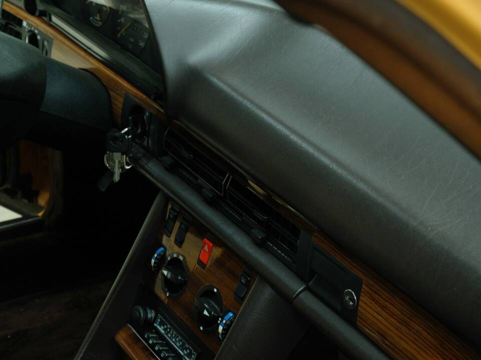 Bild 45/50 von Mercedes-Benz 280 SE (1981)